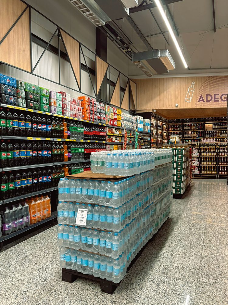 Setor de bebidas e adega